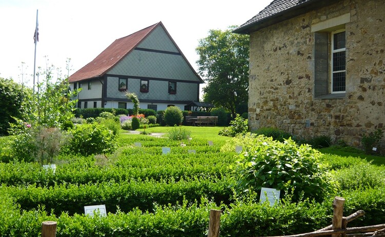 Klostergarten In Marienau Cr Flecken Coppenbruegge Klein