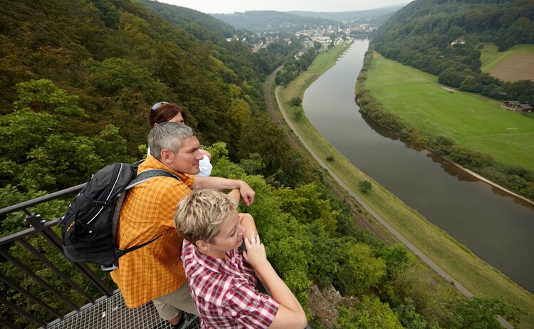 Wanderer Am Skywalk C Weserbergland Tourismus E V